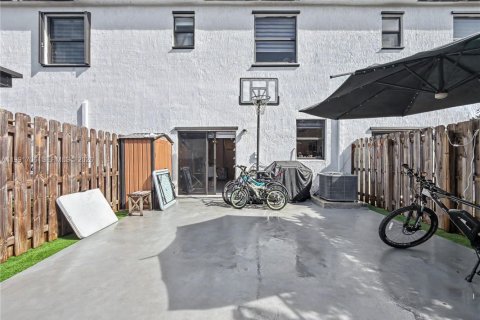 Купить виллу или дом в Майами, Флорида 3 спальни, 123.56м2, № 2052409 - фото 25