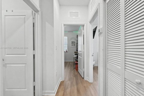 Купить виллу или дом в Майами, Флорида 3 спальни, 123.56м2, № 2052409 - фото 19