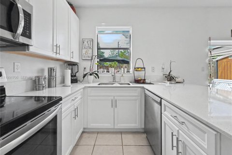 Купить виллу или дом в Майами, Флорида 3 спальни, 123.56м2, № 2052409 - фото 11