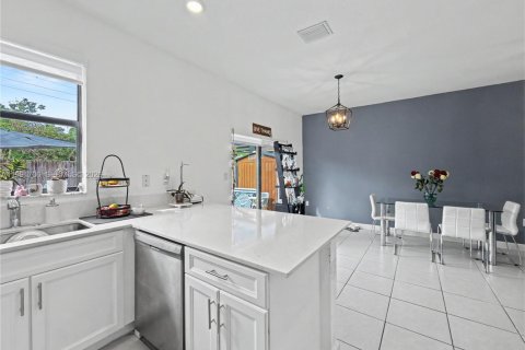 Купить виллу или дом в Майами, Флорида 3 спальни, 123.56м2, № 2052409 - фото 10