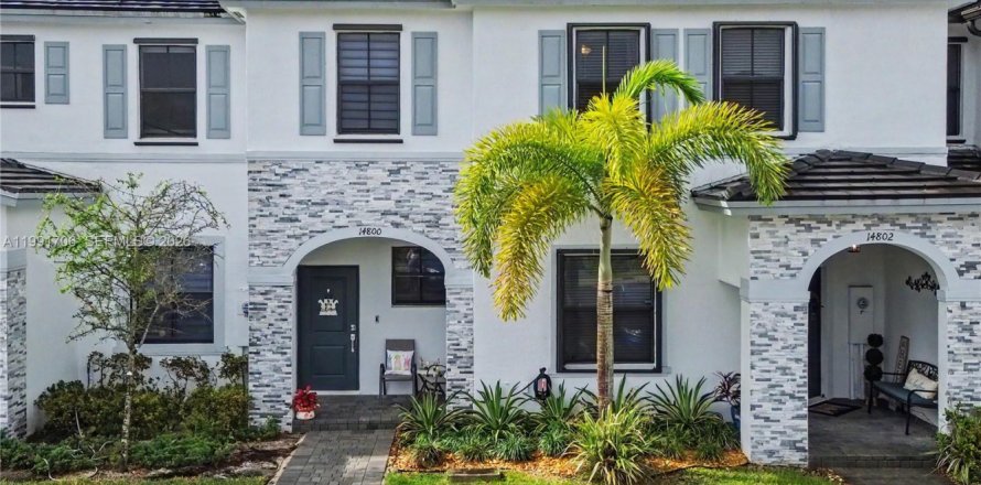 Дом в Майами, Флорида 3 спальни, 123.56м2 № 2052409