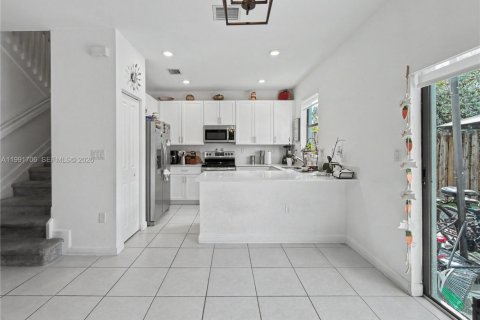 Купить виллу или дом в Майами, Флорида 3 спальни, 123.56м2, № 2052409 - фото 9