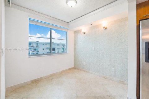 Condominio en alquiler en Miami Beach, Florida, 1 dormitorio, 76.74 m2 № 2025882 - foto 2