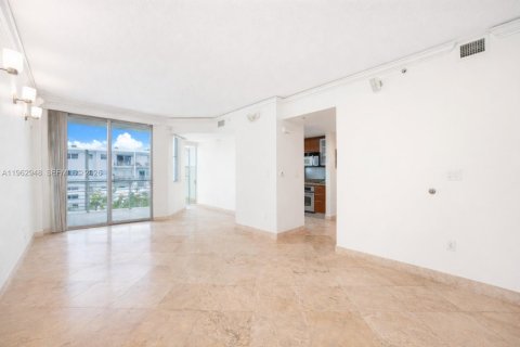 Condominio en Miami Beach, Florida, 1 dormitorio  № 2025882