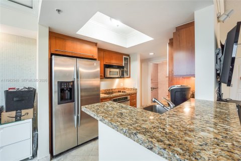 Condominio en alquiler en Miami Beach, Florida, 1 dormitorio, 76.74 m2 № 2025882 - foto 3