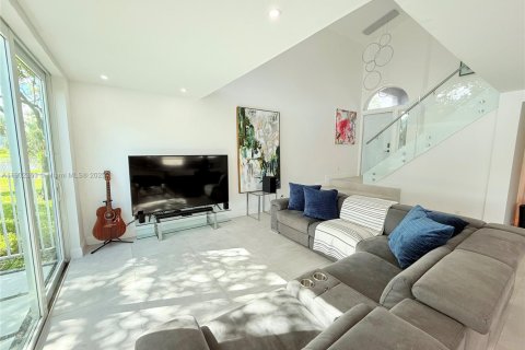 Casa en alquiler en Pembroke Pines, Florida, 4 dormitorios, 177.35 m2 № 1954337 - foto 4