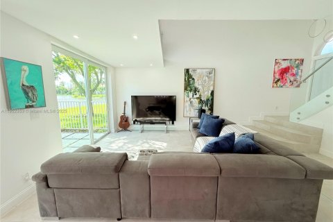 Casa en alquiler en Pembroke Pines, Florida, 4 dormitorios, 177.35 m2 № 1954337 - foto 7