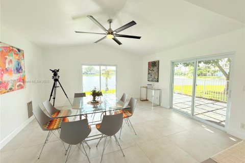 Casa en alquiler en Pembroke Pines, Florida, 4 dormitorios, 177.35 m2 № 1954337 - foto 13