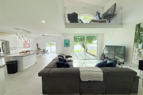 Casa en alquiler en Pembroke Pines, Florida, 4 dormitorios, 177.35 m2 № 1954337 - foto 6