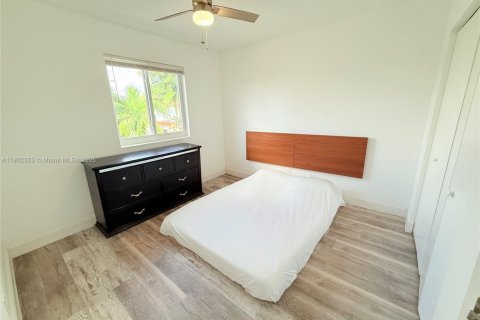 Casa en alquiler en Pembroke Pines, Florida, 4 dormitorios, 177.35 m2 № 1954337 - foto 27