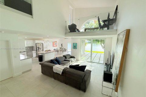 Casa en alquiler en Pembroke Pines, Florida, 4 dormitorios, 177.35 m2 № 1954337 - foto 5