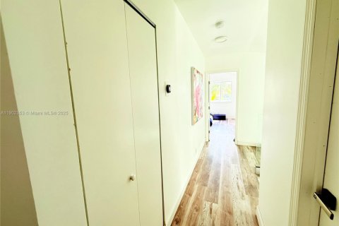 Casa en alquiler en Pembroke Pines, Florida, 4 dormitorios, 177.35 m2 № 1954337 - foto 25