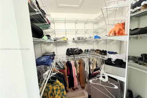 Casa en alquiler en Pembroke Pines, Florida, 4 dormitorios, 177.35 m2 № 1954337 - foto 20