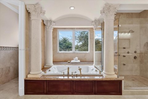 Villa ou maison à vendre à Miami, Floride: 6 chambres, 547.01 m2 № 1947969 - photo 18