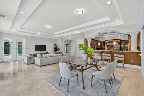 Villa ou maison à vendre à Miami, Floride: 6 chambres, 547.01 m2 № 1947969 - photo 11