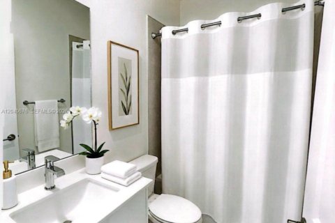 Condo in Doral, Florida, 3 bedrooms № 2259648 - photo 10