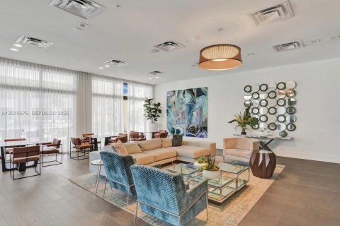 Condo in Doral, Florida, 3 bedrooms № 2259648 - photo 17