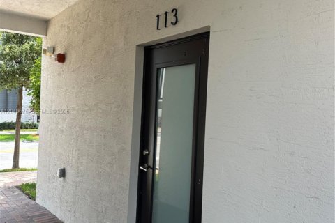 Condo in Doral, Florida, 3 bedrooms  № 2259648 - photo 23