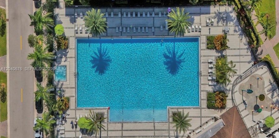 Condo in Doral, Florida, 3 bedrooms № 2259648