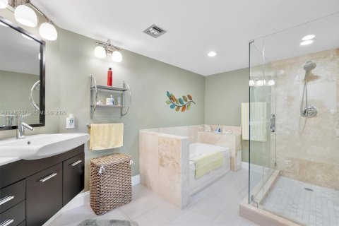 Condo in Pompano Beach, Florida, 2 bedrooms  № 2146443 - photo 8