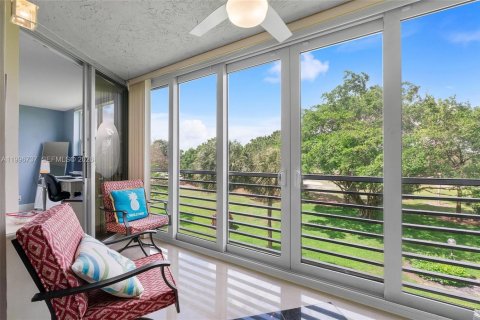 Condo in Pompano Beach, Florida, 2 bedrooms  № 2146443 - photo 4