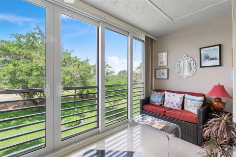 Condo in Pompano Beach, Florida, 2 bedrooms  № 2146443 - photo 30
