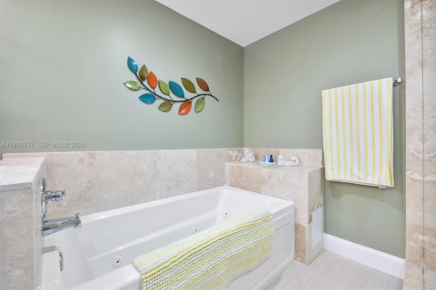 Condo in Pompano Beach, Florida, 2 bedrooms  № 2146443 - photo 26