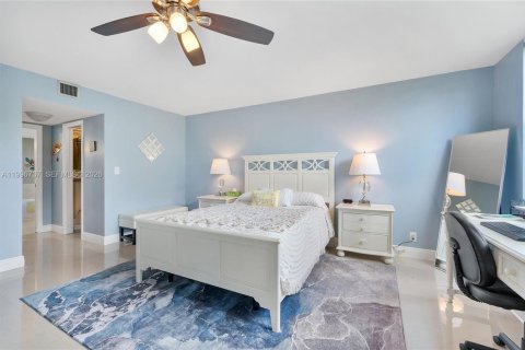 Condo in Pompano Beach, Florida, 2 bedrooms  № 2146443 - photo 21