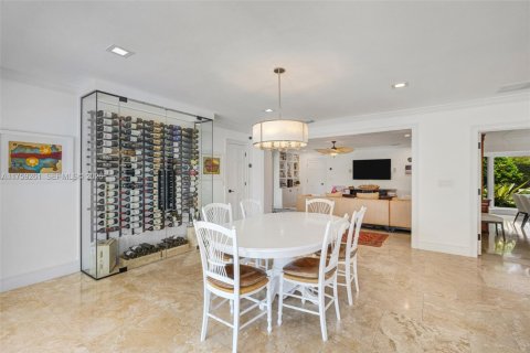 Villa ou maison à vendre à Coral Gables, Floride: 5 chambres, 470.55 m2 № 2179691 - photo 20