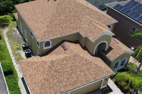 House in Orlando, Florida 6 bedrooms, 310.39 sq.m. № 2110741
