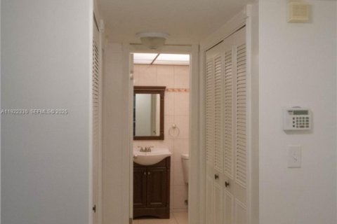 Copropriété à vendre à Lauderdale Lakes, Floride: 1 chambre, 65.5 m2 № 1982041 - photo 7