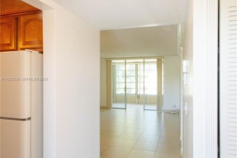 Copropriété à vendre à Lauderdale Lakes, Floride: 1 chambre, 65.5 m2 № 1982041 - photo 2