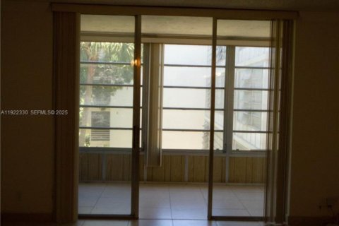 Copropriété à vendre à Lauderdale Lakes, Floride: 1 chambre, 65.5 m2 № 1982041 - photo 6