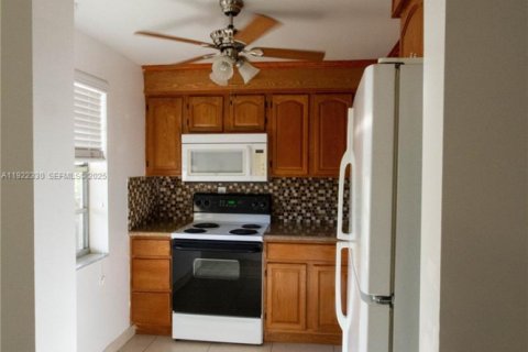 Copropriété à vendre à Lauderdale Lakes, Floride: 1 chambre, 65.5 m2 № 1982041 - photo 3