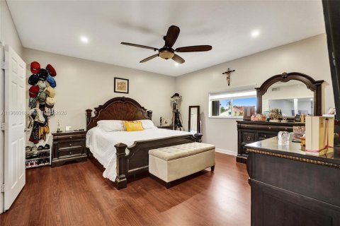 Townhouse in Miami, Florida 5 bedrooms, 196.95 sq.m. № 2047620 - photo 28