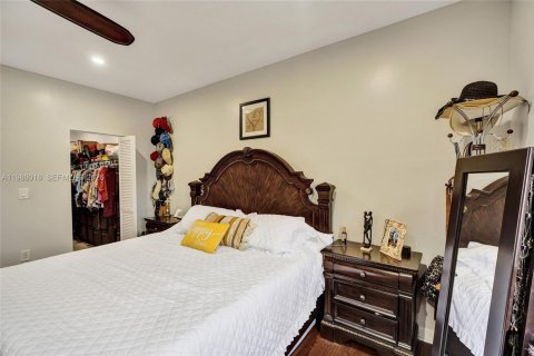 Townhouse in Miami, Florida 5 bedrooms, 196.95 sq.m. № 2047620 - photo 26
