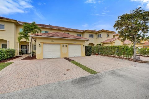 Townhouse in Miami, Florida 5 bedrooms, 196.95 sq.m. № 2047620 - photo 5