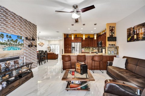 Townhouse in Miami, Florida 5 bedrooms, 196.95 sq.m. № 2047620 - photo 11