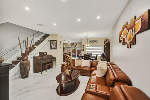 Townhouse in Miami, Florida 5 bedrooms, 196.95 sq.m. № 2047620 - photo 19