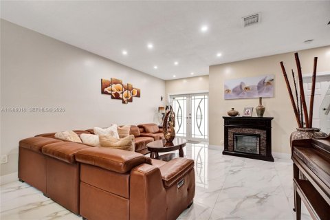 Townhouse in Miami, Florida 5 bedrooms, 196.95 sq.m. № 2047620 - photo 23