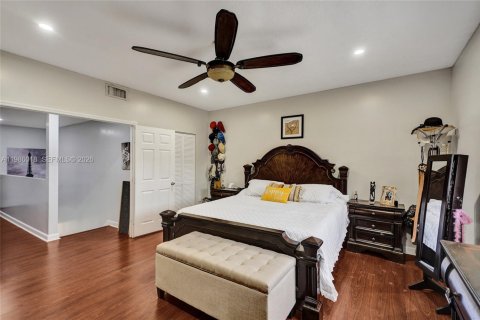 Townhouse in Miami, Florida 5 bedrooms, 196.95 sq.m. № 2047620 - photo 24