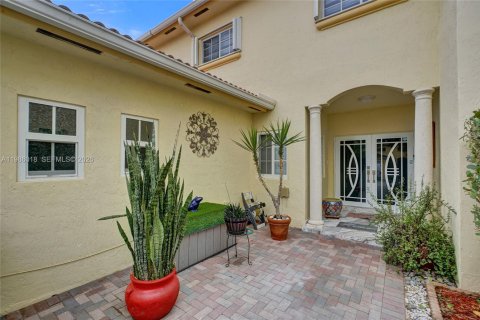 Townhouse in Miami, Florida 5 bedrooms, 196.95 sq.m. № 2047620 - photo 7