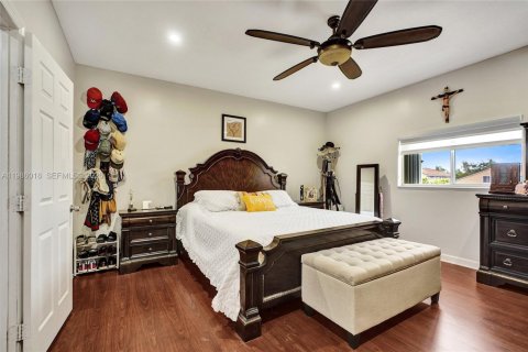 Townhouse in Miami, Florida 5 bedrooms, 196.95 sq.m. № 2047620 - photo 29