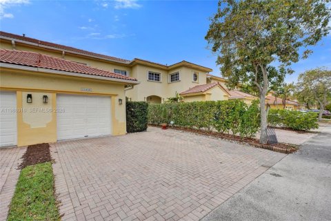 Townhouse in Miami, Florida 5 bedrooms, 196.95 sq.m. № 2047620 - photo 4