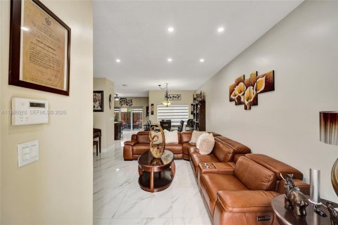 Townhouse in Miami, Florida 5 bedrooms, 196.95 sq.m. № 2047620 - photo 21