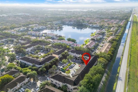 Townhouse in Doral, Florida 2 bedrooms, 106.84 sq.m. № 2152820 - photo 29