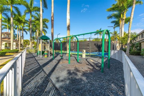 Townhouse in Doral, Florida 2 bedrooms, 106.84 sq.m. № 2152820 - photo 24