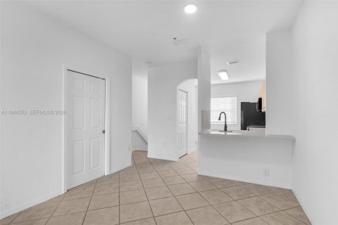 Townhouse in Doral, Florida 2 bedrooms, 106.84 sq.m. № 2152820 - photo 7