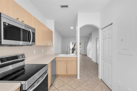 Townhouse in Doral, Florida 2 bedrooms, 106.84 sq.m. № 2152820 - photo 9