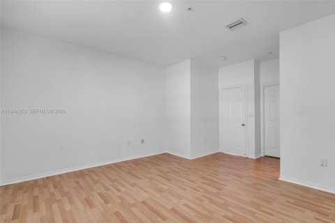 Townhouse in Doral, Florida 2 bedrooms, 106.84 sq.m. № 2152820 - photo 14